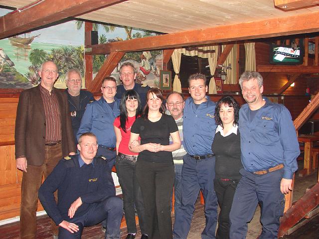 DSC07040.JPG - Een groepsfoto altijd leuk voor later. Reinout Koster, Rik Schaafstal, Siebe de Jong, Albert Hoof, Kristina, Laura, Bertus van der Meer, Martin Schinkel, Ani en Andries Oppersma en voor Peter Zijlstra.